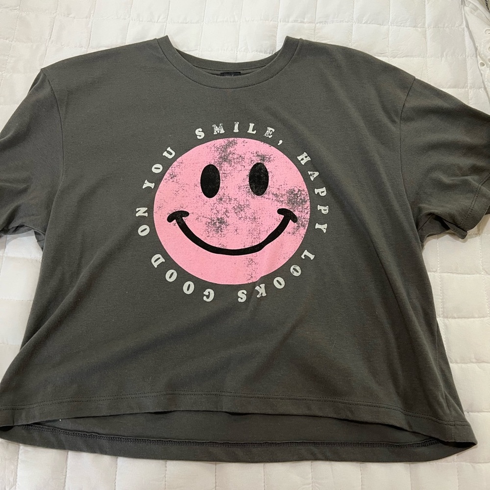 Cute top with pink smiley